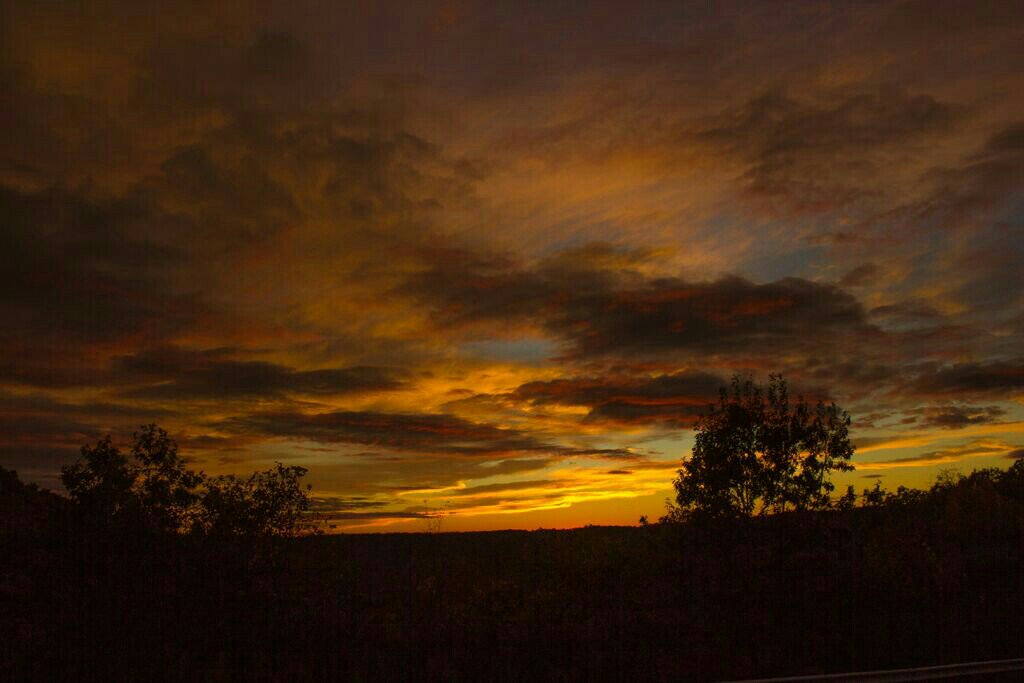 theoutdoore's tweet photo. Taking in the sunset // #theOE #theoutdoorexplorer #exploreverday #outdoors #explore https://t.co/Gx6bi4Lx7j