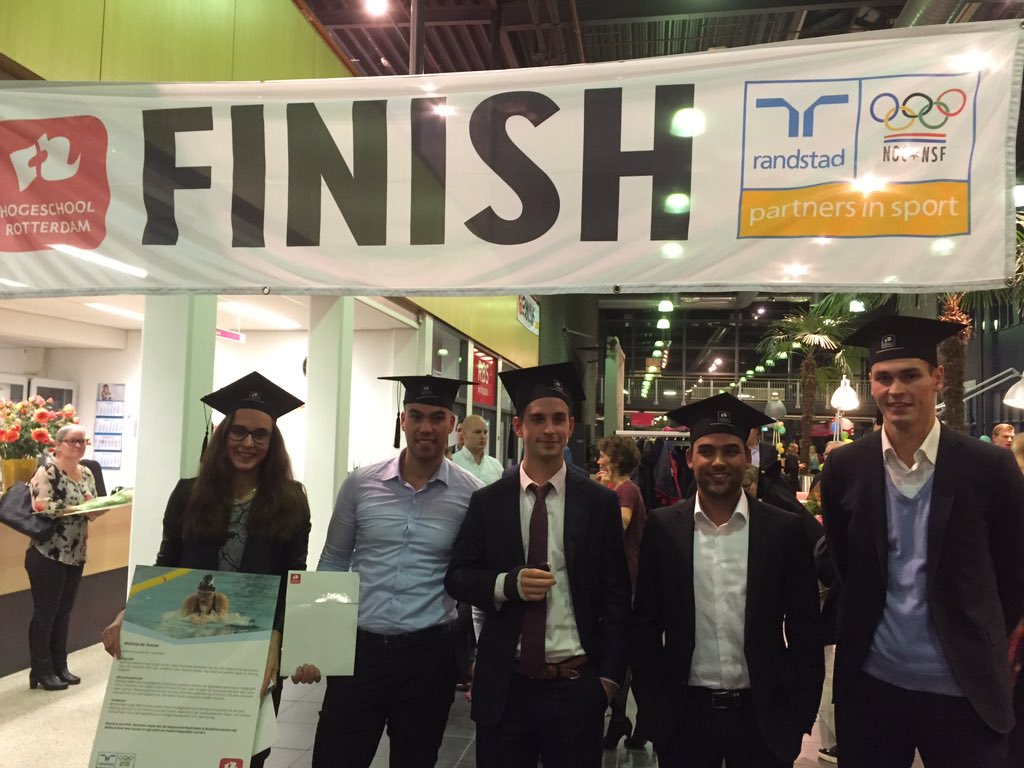 Geslaagde diploma-uitreiking van <a href="/hr_smm/">HR SportMarketing</a> studenten en topsporters van <a href="/SportAmbities/">Randstad Sport</a> <a href="/RandstadNL/">Randstad Nederland</a> Topsport Academie!