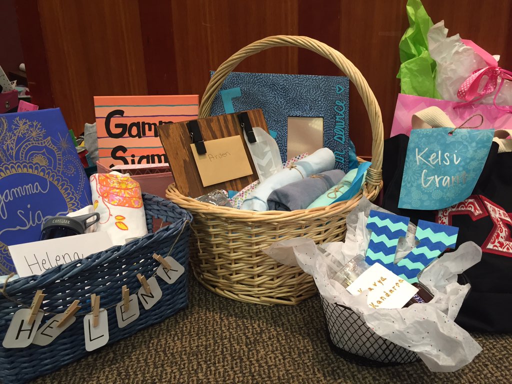 GammaSigUGA's tweet image. First night of Big/Little Week! Our babies have the best bigs already!!  #weeoop 🐧