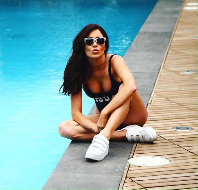 HawkersCo's tweet image. Sorteo de unas Hawkers entre todos los que den RT a este tweet.

Buenas noches hawkerianos 😎

Mañana más y mejor 😘