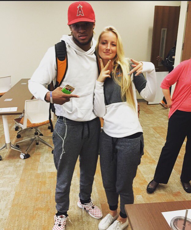 Vol_TNtailored's tweet image. Who wore it better?!?! #matching #samepants @lexidempseey @FreeKahNature