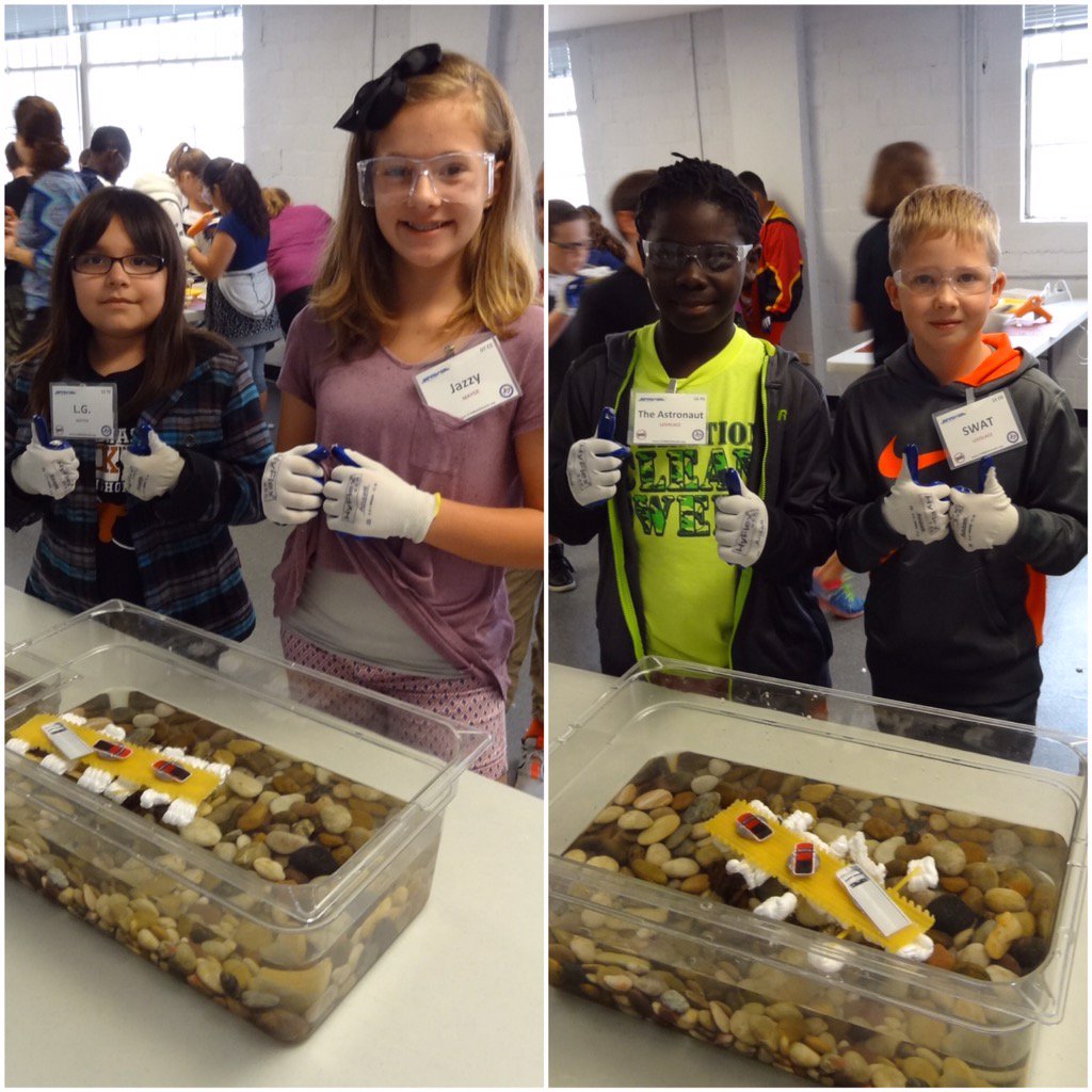 STARBASEAustin's tweet photo. Students at #NadineJohnsonElementary practice the #EngineeeingDesignProcess and built a bridge to withhold 50 grams! https://t.co/sKnoRD6vWH