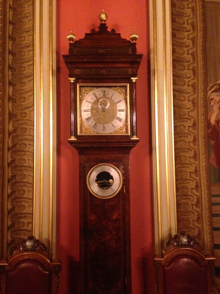 the_watchnerd's tweet image. Stunning Quare in the Drapers&apos; Hall (purchased 1715, and described as a grandfather clock) #clocknerd