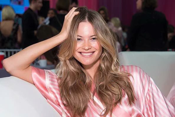 AllThings_VS's tweet photo. @BeePrinsloo chilling backstage #VSFashionShow https://t.co/OMi3qX6Ran