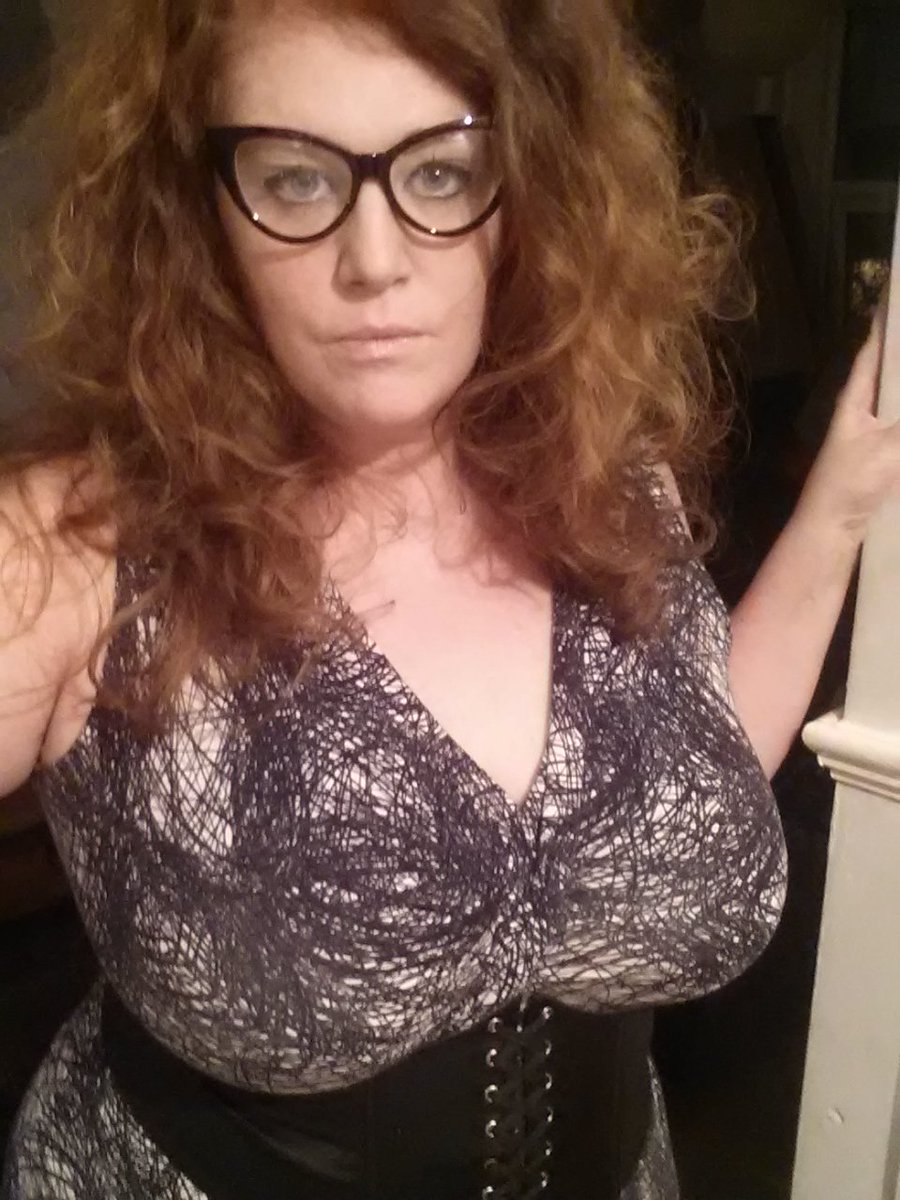 FireGoddessMimi's tweet image. #SexyRedHead #MilfUK #Findom #Goddess #SexyGlasses #BigTits #MoneyMakesMeWet not ur #SmallPenis @RtFindom @RtCuck