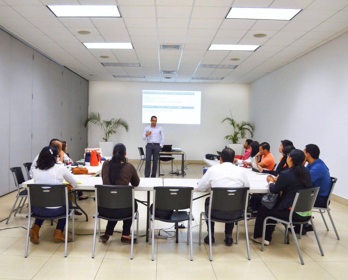 fllwbrands's tweet photo. ¡Hoy iniciamos nuestro curso-taller Social Media para Pymes!  #SocialMediaSTGO https://t.co/yuL7hT49Pl
