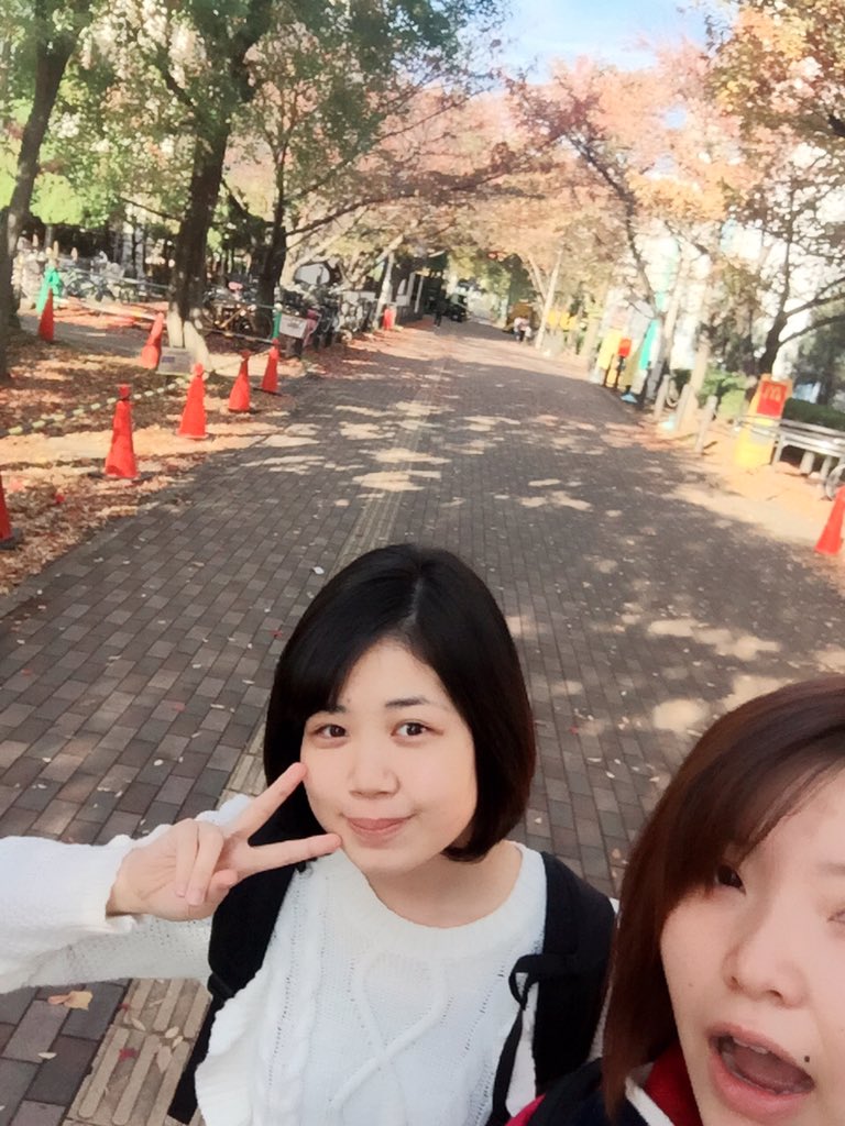 fumi_osae's tweet photo. めっちゃいい天気！！
駅からの道ほんま綺麗。
2人ともスッピン。笑
朝から笑いすぎてテンション高い！
今日から2月まで鬼のストイック生活を再開！
2月からの彼氏に向けて頑張るぜ！！ https://t.co/bbhcntoI7N
