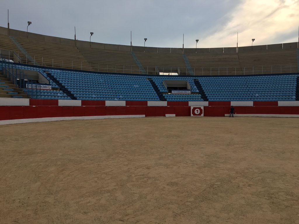 rjrmtoros's tweet photo. Nueva imagen del ruedo Plaza de Toros Monumental de Maracaibo https://t.co/ZbuvEABYm8