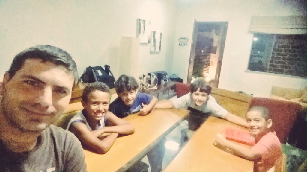 SasaMello12's tweet photo. Olha que lindo,  Murilo todo feliz 1° célula #agoratem07anos# @Caroldoze @calebecg https://t.co/fPQShUx6bT