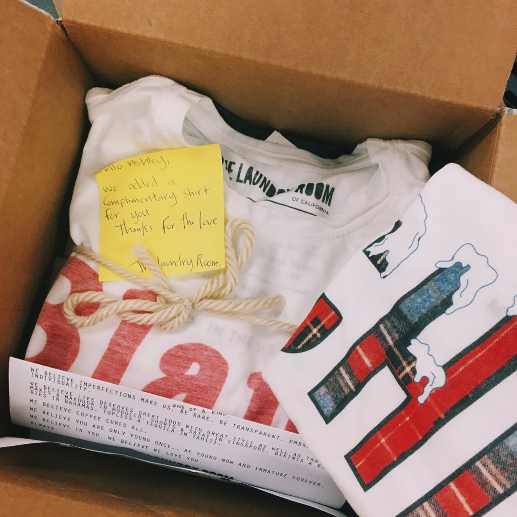_ashleedawn's tweet photo. how sweet is the @tlroom team?! 😍😍  #toosweet https://t.co/wofJX2a8hb