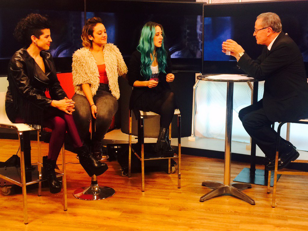 RicardoRocha_MX's tweet photo. La frescura de @kaayoficial en el estudio presentando su disco #Desequilibrio,hoy,20:00 HRS,121 Izzy y Sky. https://t.co/m3HtTZ6VVz