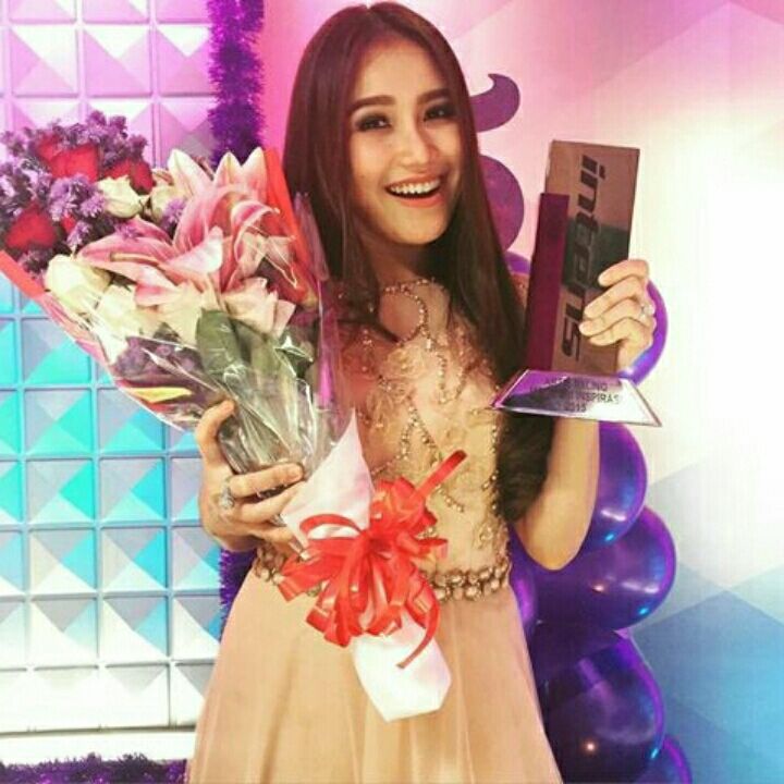 congratulations <a href="/aytingnew92/">Ayu Ting Ting</a> 😍💋alhamdulillah dapat penghargan sebagi wanita terinspirasi dari <a href="/IntensIndigo/">Intens Indigo</a> 👏👏👏