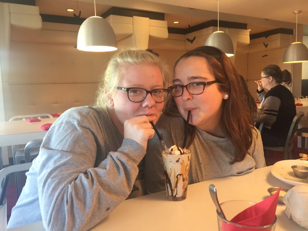 sydherm's tweet photo. I LOVE KRISLO ALMOST AS MUCH AS SHAWN MENDES🦄 #shawntourageentry #shawn1037 https://t.co/b5uch567St