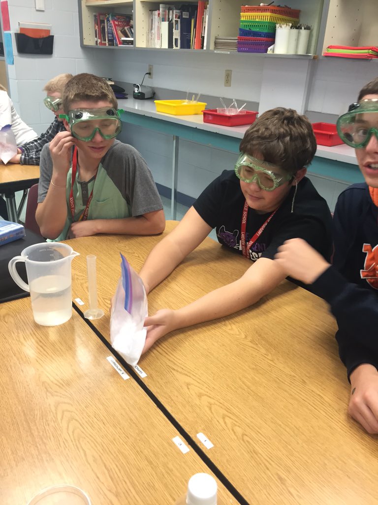 vprindle's tweet photo. #LMSLegends explore endothermic and exothermic reactions. Science is HOT...and cold! @LakeviewLynx @legendslakeview https://t.co/cyC32pCsAu