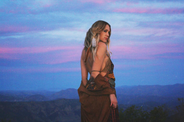 Penny Lane sunset magic via @wildandfreejewelry // click link below to purchase! shopraga.com/products/penny…