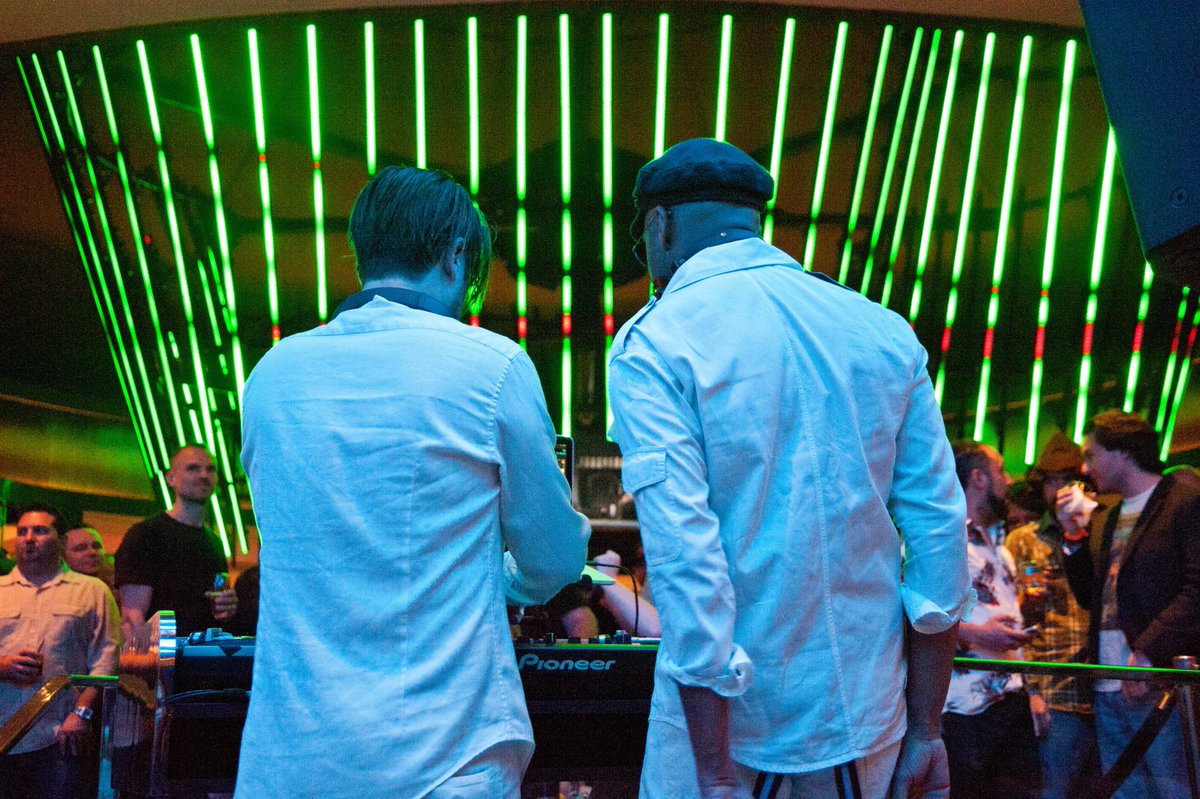 Get down to Center Bar 11.14! @TMorello will be on the decks: hrhc.lv/DJMorelloNov20…

#Vegas #RockTheCenterBar