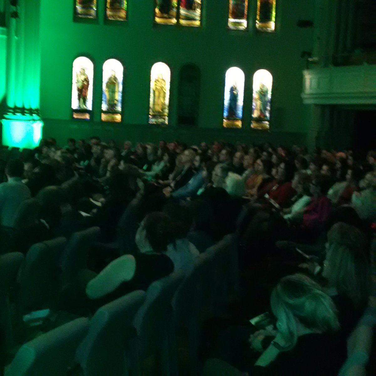 ConveryA's tweet photo. 400 children's authors, illustrators, publishers, librarians & TD bankers fill room for #PrixTD2015 #LectureTD https://t.co/rFi1uPwB7H