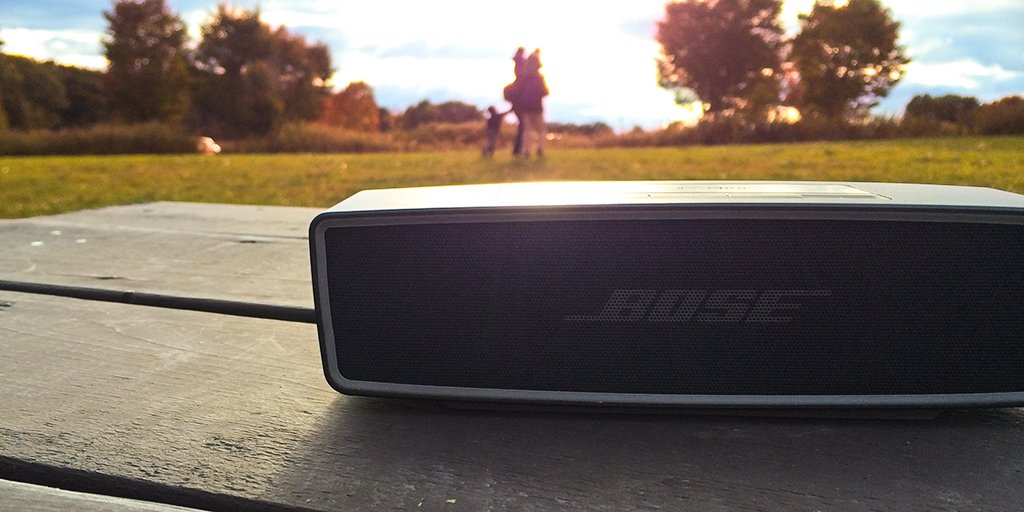 Bose's tweet image. Just because the days got shorter doesn’t mean your battery life should. #10Hours #SoundLink bit.ly/S2_