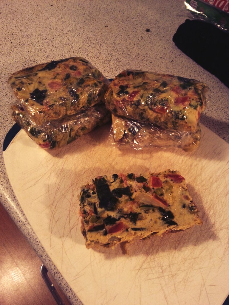 SydneyDunitz's tweet photo. I often have to wake up early with no time for breakfast... Solution? Freeze-able egg/veggie breakfast bricks! https://t.co/IFrHRUieDI
