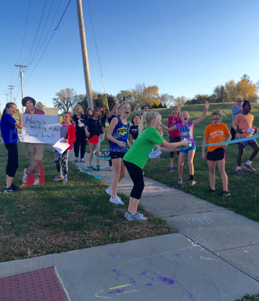 CounselorTLane's tweet photo. These amazing girls ROCKED their @GOTRKC Practice 5K @MS_ESSD40! Happy &amp; INSPIRED! @MissCamlinESMS @Miss_Rawie_ESMS https://t.co/HVCkYvAUoY