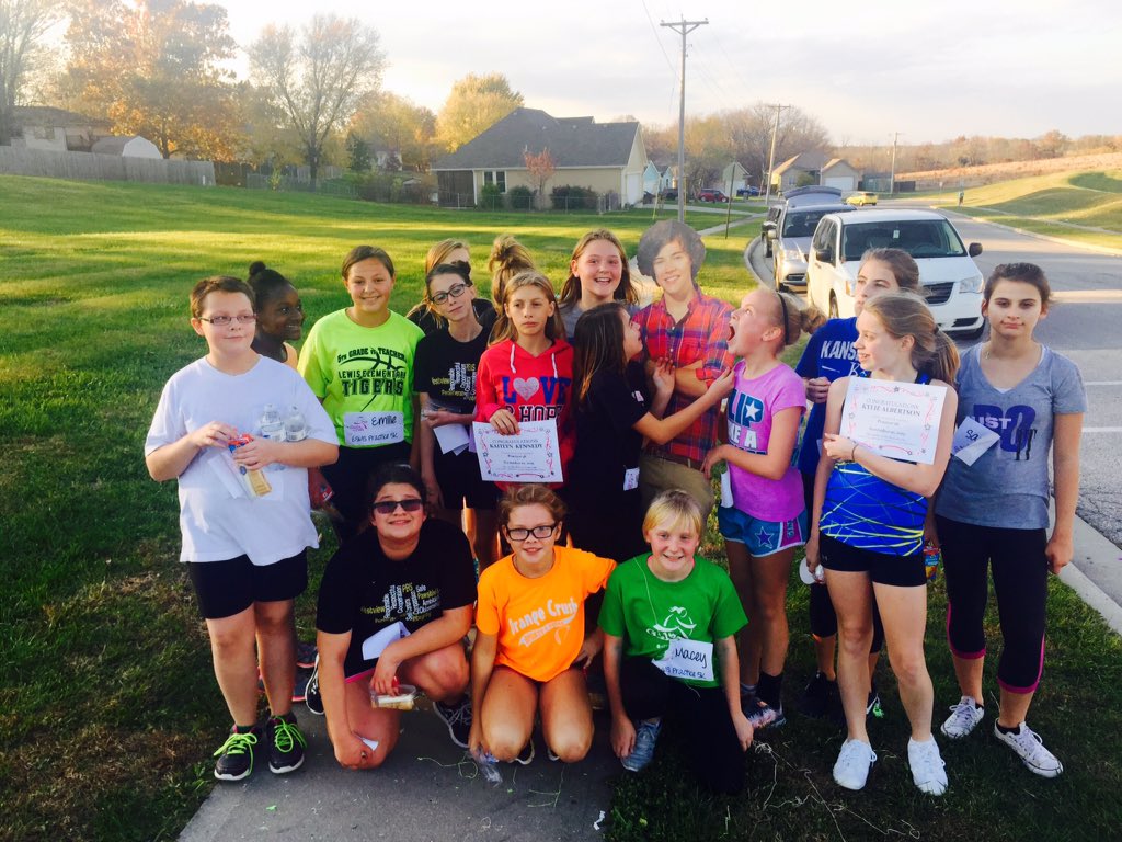 CounselorTLane's tweet photo. These amazing girls ROCKED their @GOTRKC Practice 5K @MS_ESSD40! Happy &amp; INSPIRED! @MissCamlinESMS @Miss_Rawie_ESMS https://t.co/HVCkYvAUoY