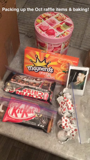 I'll see you guys on MFC around 6-6:15pm PST! Just trying to get the Oct raffle cookies &amp; goodies packed<a href="/tag/camyou"class="tags"><span>#camyou</span></a>