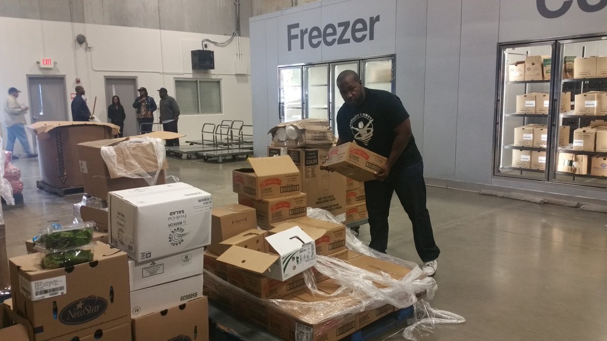 Project3sixty's tweet image. If you are low-income, come get your Thanksgiving Basket, November 21, 2015 from 10:00am to 2:00pm. The first 250.