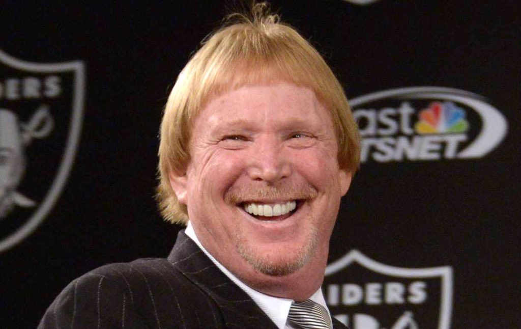 ThrowbackHoopz's tweet photo. Mark Davis looks like what u would see in a PSA about the dangers of leaving your scarecrow too close to a radiator https://t.co/HA4kJHZBal