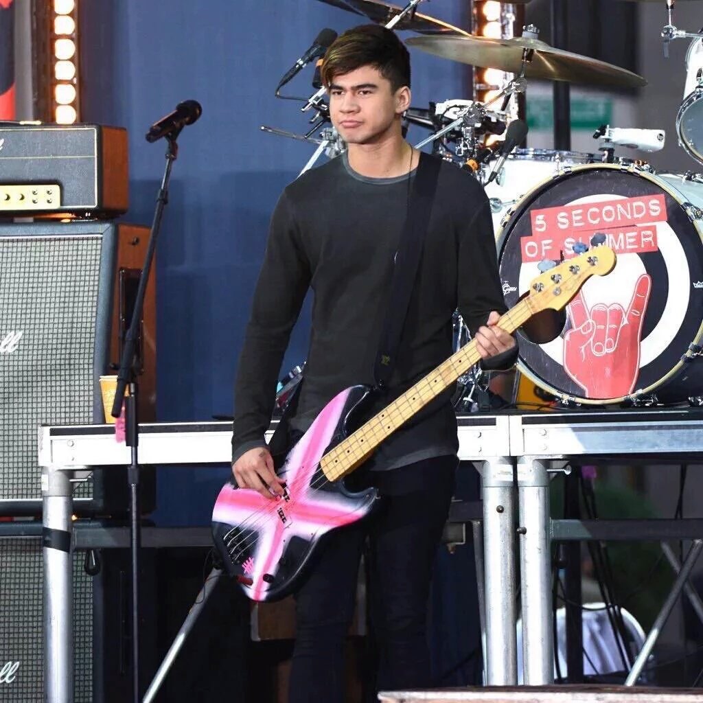 E_KellySG's tweet photo. #ARIAS5SOS #5SOSSG #5sos https://t.co/AJZSFdUN4S