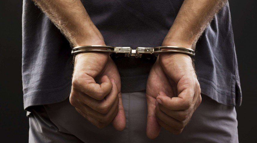 antvvenezuela's tweet photo. Van 23 detenidos por venta de productos con sobreprecio en Internet https://t.co/mvp1bYzgtr https://t.co/LhBQ52Rgxj