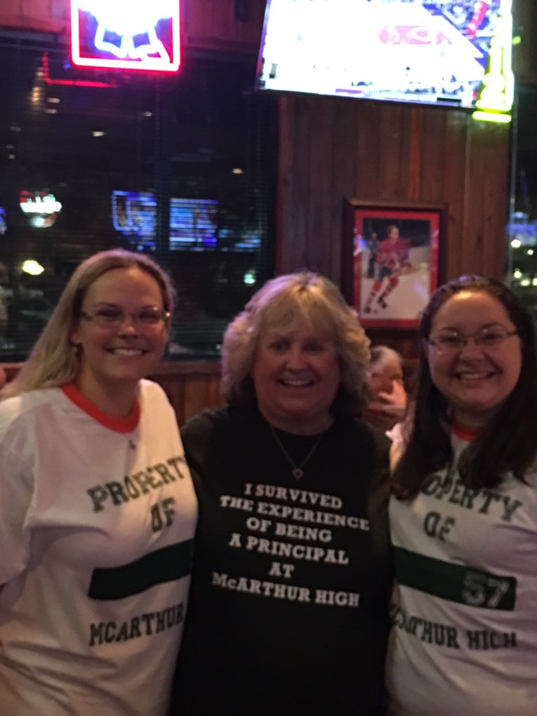 SapphicKitty's tweet image. Alumni Reunion McArthur High! Got to see our old principal! #class2002 #McA #Mustangs #Hollywood #Florida