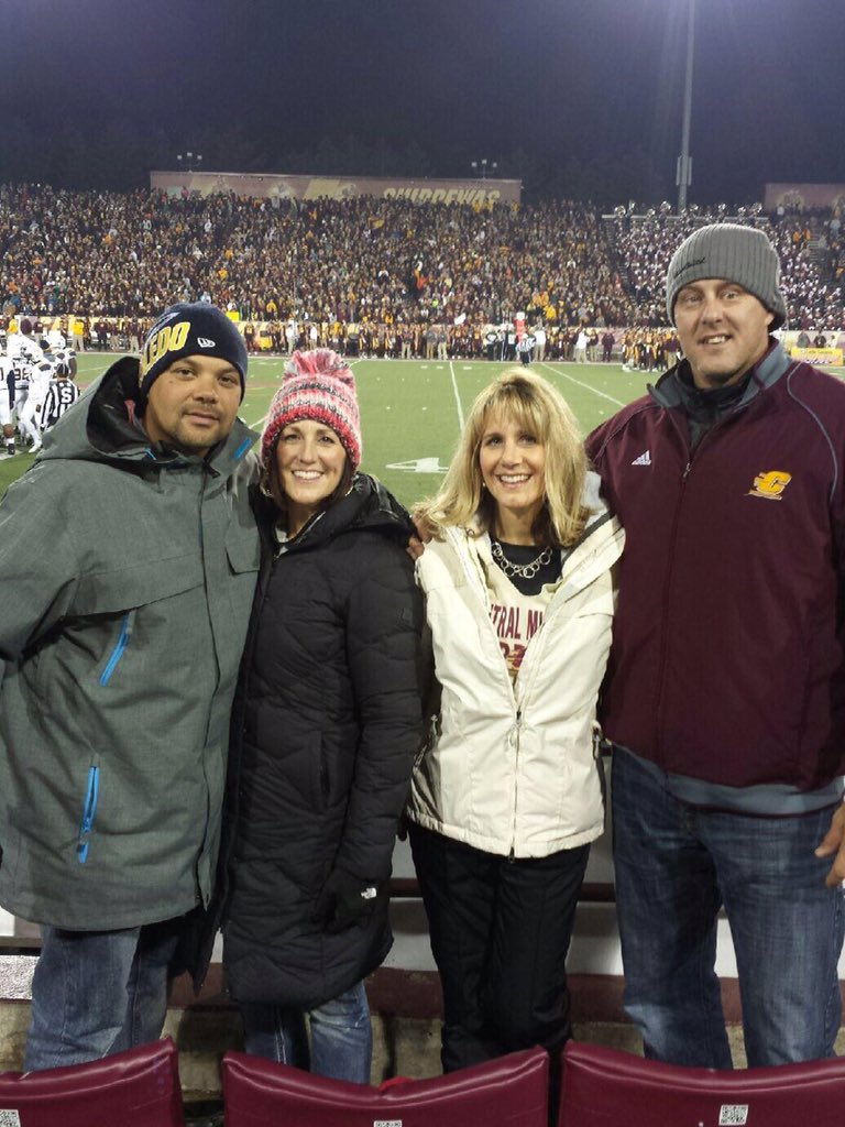KortneyKoopman's tweet photo. Cheering on our Holland Alumni Athletes #gocmu #whoneedssleep https://t.co/ql5YfyY1Dr