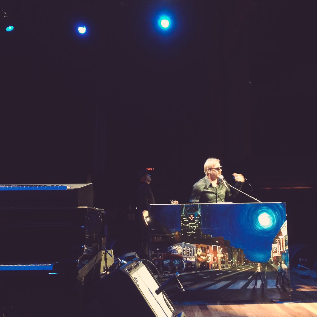 opry's tweet photo. .@philvassar performed a beautiful tribute to our veterans. We can't say "thank you" enough. #Opry 🇺🇸 https://t.co/gVmCsJPOAU