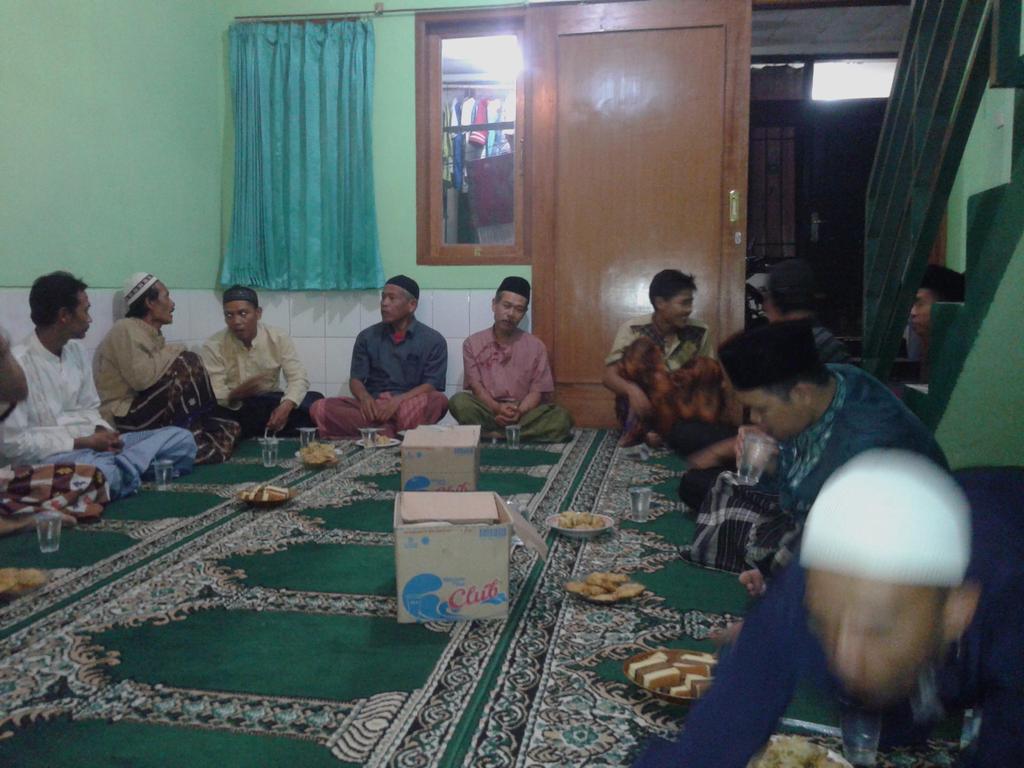 yatagmal's tweet photo. MP2K untuk persiapan pembangunan paving block dari PNPM di rt06+05 rw03 @kelsukagalih @rw03sukagalih https://t.co/fbNSRPcksK