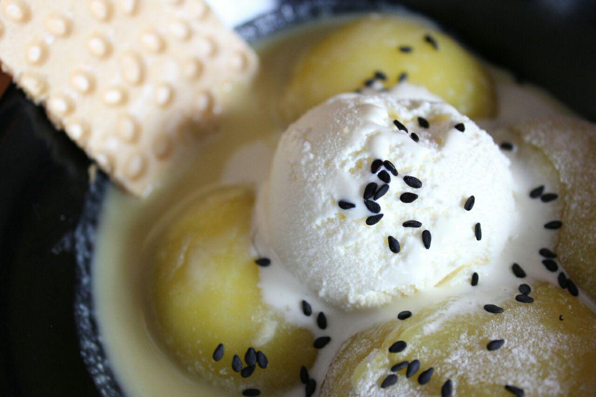 Kalo sengaja ketemu si Lemon Cheese Godzilla ini, yakin deh kamu bakalan sulit buat nolak. Mau?? #KatalogMocoMoco