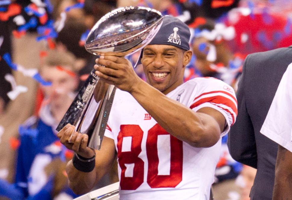 Happy Birthday to WR Victor Cruz! 