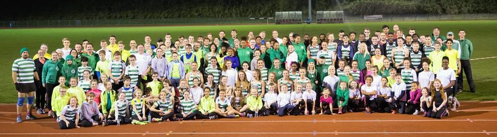 THarriers's tweet photo. Great night last night with a club photo taken, just a usual Tuesday night training down @THarriers https://t.co/r48Gim9sSi