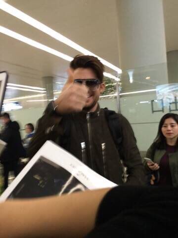 Jietang_jurij's tweet photo. Adam has just arrived in Shanghai now!Via @ SEMIMES_ ALN @TALCvids @14gelly @adamlambert_pic @Angel_nDisguise https://t.co/yYf13CBnKI