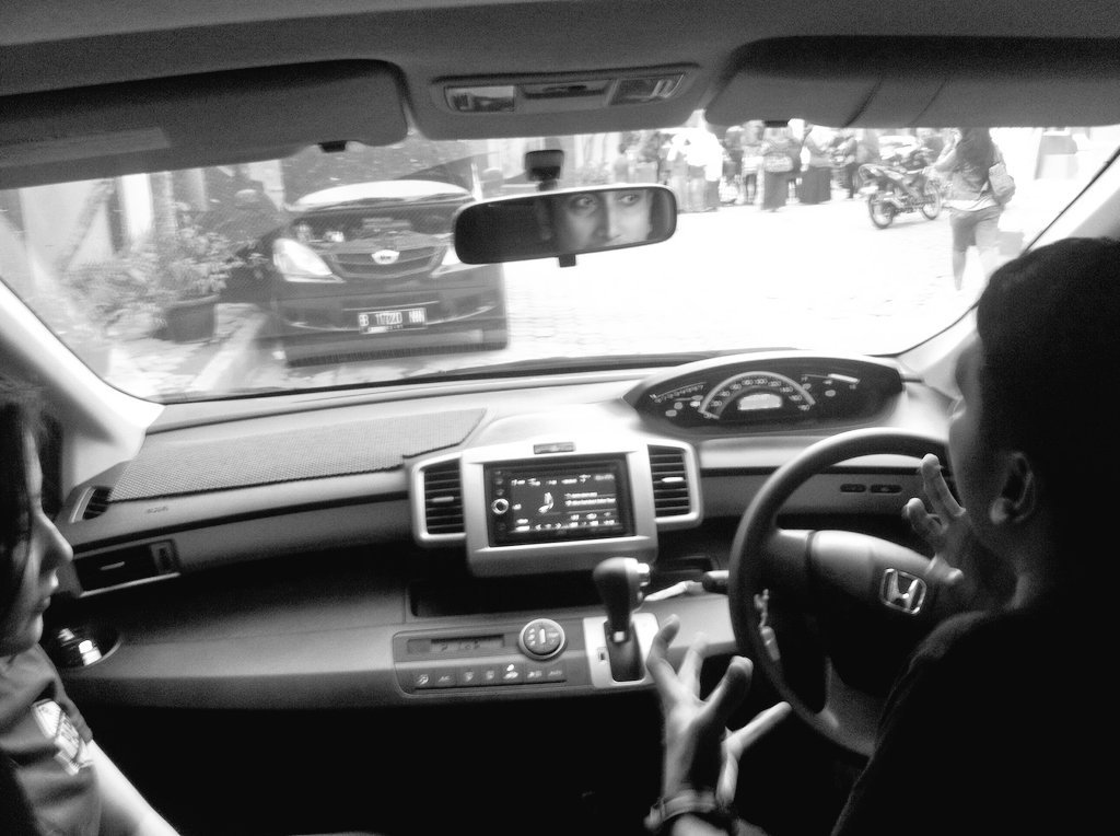 Dekat tetapi tetap merasa hening, 
lebih menyakitkan daripada jarak.