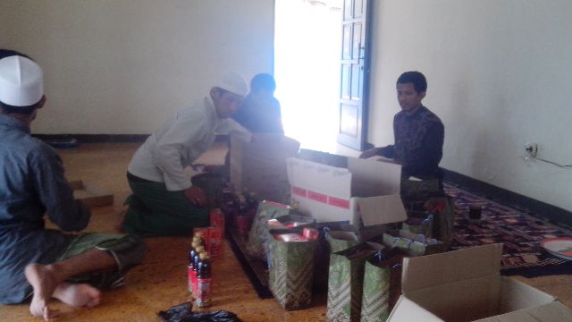 Paket santunan dr DPD <a href="/NasDemBkl/">NasDem Bangkalan</a> tuk anak yatim d Bangkalan dlm rangka HUT k 4 partai <a href="/NasDem/">Partai NasDem</a> ..<a href="/nashih79/">nasih aschal</a> <a href="/NuTofan/">Tofan NuFade #JKW1XL</a>