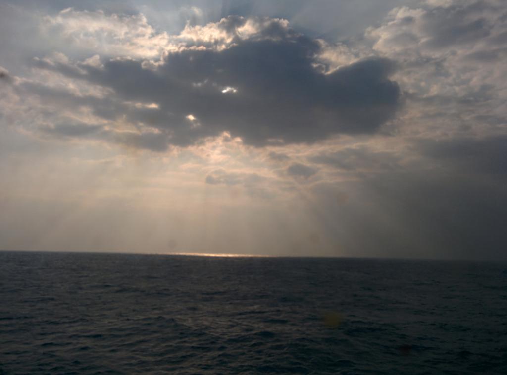 vi8incv's tweet photo. What a #Glorious sight, #creation truly is marvelous #CreatorKing #Cloud #PacificOcean #Seafaring #TORM #Photography https://t.co/es38RtR5ZL