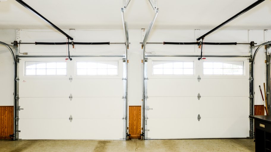 angi_home's tweet image. Get a garage door opener that works for you: angies.li/UqTvA