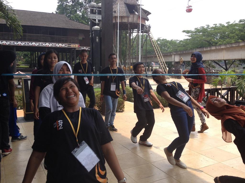 oisfisipui's tweet photo. Game Limbo di anjungan Kalimantan Barat #OIS12Update https://t.co/eTFEvvHCYY