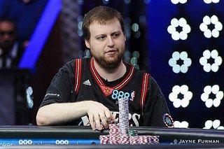 SuperPoker's tweet image. Parabéns Joe McKeehen! Grande Campeão do Main Event da #WSOP2015 e levou para casa US$7,683,346. Nada mal! ;p