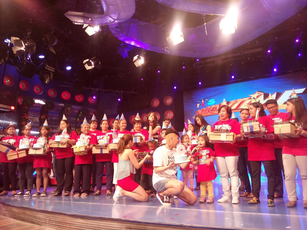 ViceGandaorg's tweet photo. itsShowtimena: Happy birthday sa 31 na Madlang People na may birthday ngayon sa Its Showtime studio! Good vibes! #… https://t.co/GIUm5KorFl