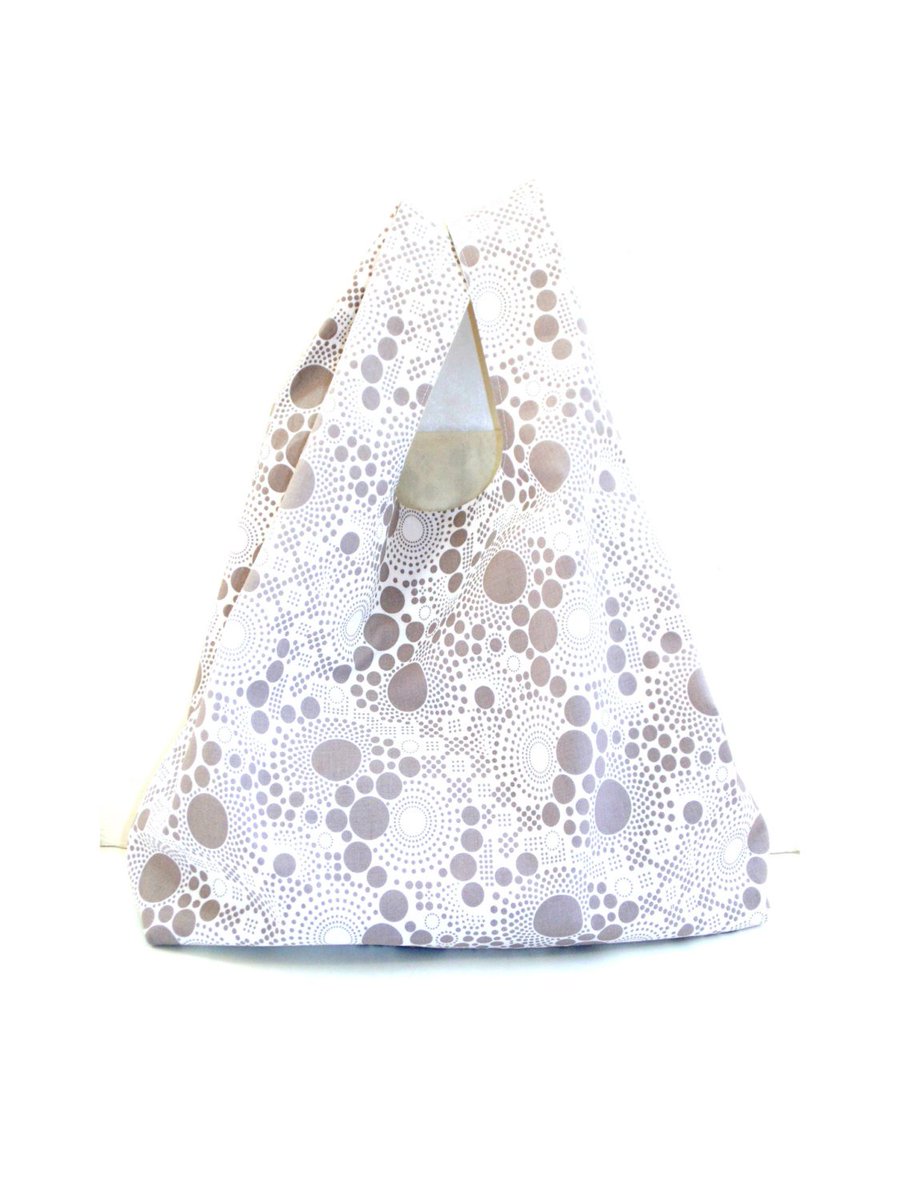 NancyEllenSt's tweet image. Reusable market tote bag, soft grey and white, cotton tote bag, ecofriend… etsy.me/1AHZ2e7 #Etsy #DurableBag