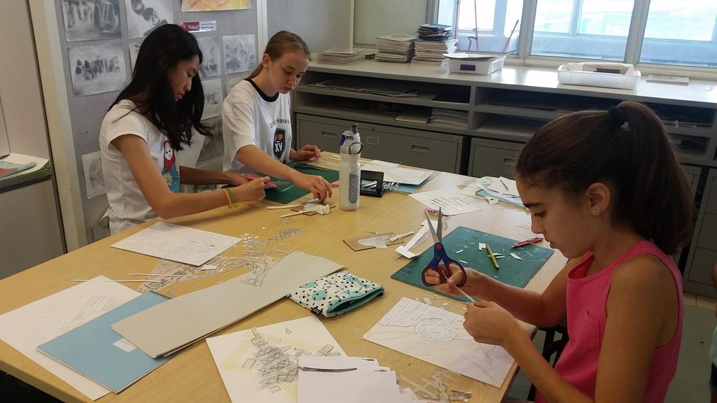 KellyThorp's tweet photo. Art Attack day 3. Collagraph printing and monochrome printing @HKArtTutoring #wis_hw15 https://t.co/ARg9VfxISh