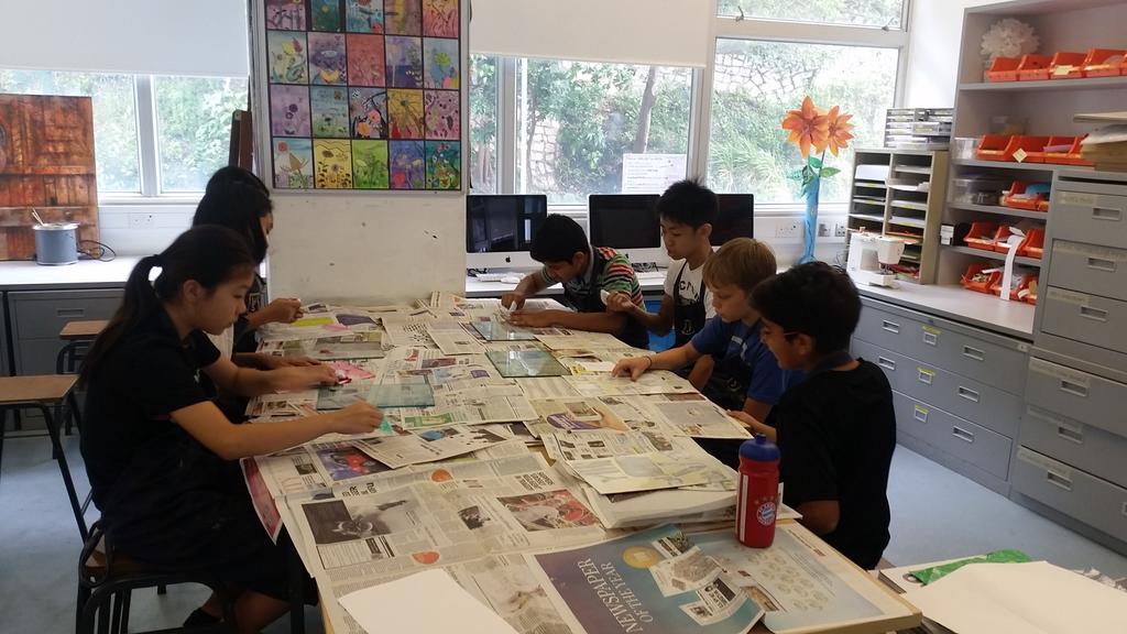 KellyThorp's tweet photo. Art Attack day 3. Collagraph printing and monochrome printing @HKArtTutoring #wis_hw15 https://t.co/ARg9VfxISh