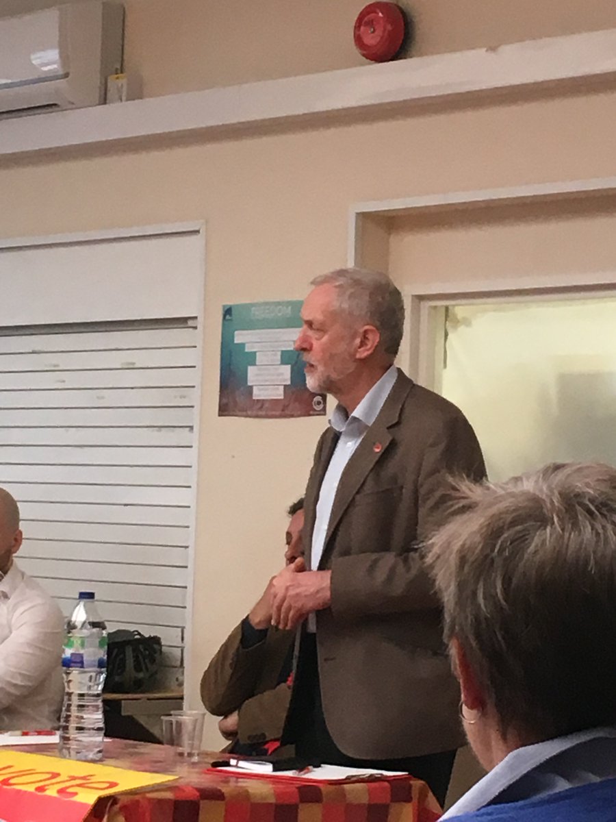 alan_roper's tweet photo. Great to listen to what could be a new better future for the UK #JeremyCorbyn #crawleylabour https://t.co/Fo4XBO5XGc