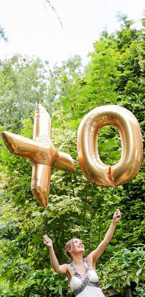 BigRoundBalloon's tweet photo. Huge gold balloon letters are perfect wedding photography props. More here ... https://t.co/psvBlRzI1Q https://t.co/BFN77X0X3O